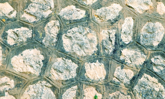 textuur van metselwerk close-up, achtergrond van natuursteen van verschillende vormen in bruin beige grijze kleur