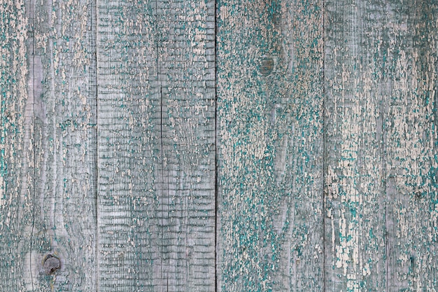 Textuur van oude houten omheining met blauwe gepelde verf.