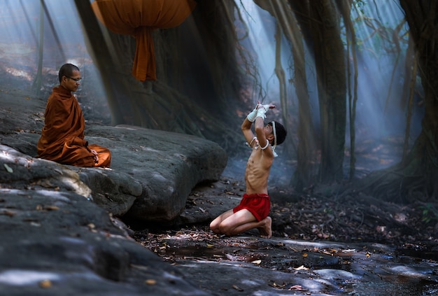 Thai Boxer worship a monks