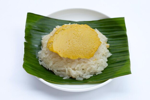 タイのデザート卵カスタード入りの甘いもち米