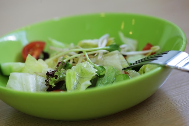 Foto il cibo thailandese è delizioso sulla tavola.