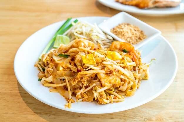 Thai Fried Rice Noodle With Prawns and Shrimps