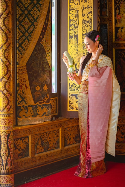 Photo thai girl in traditional thai costume, identity culture of thailand.