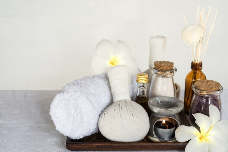 태국 허브 볼 set.spa 바디 트리트먼트. 핫 스톤 스파와 하얀 수건에 허브 볼