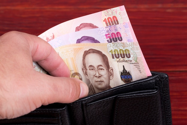 Тайский денежный бат в черном кошельке