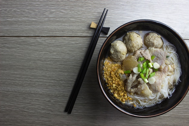 タイの麺ボールと黒豆の豆