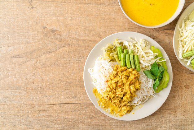 Thai Rice Noodles with Crab Curry and Variety Vegetables