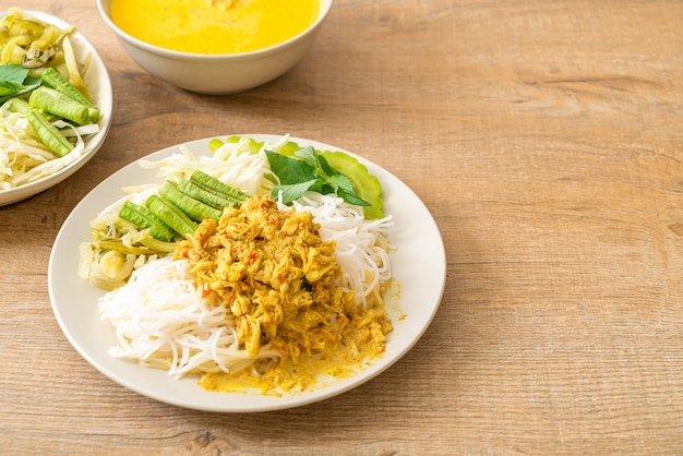 Thai rice noodles with crab curry and variety vegetables