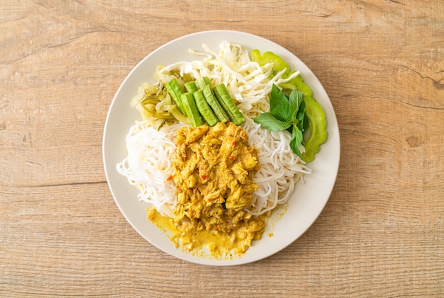 Thai Rice Noodles with Crab Curry and Variety Vegetables