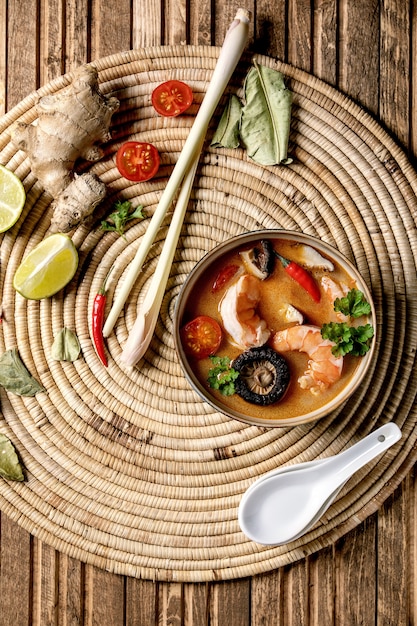 Photo thai soup tom yum