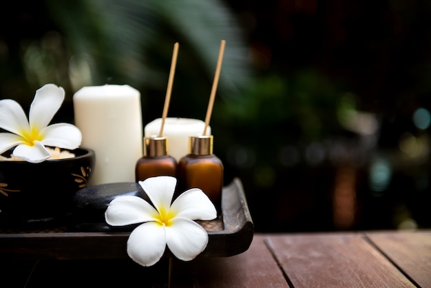 Foto thai spa. massaggio aroma trattamento termale per un sano benessere e relax.