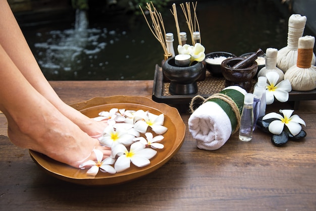 Foto thai massage massaggio e prodotto per le donne in buona salute piedi e le unghie delle mani, thailandia