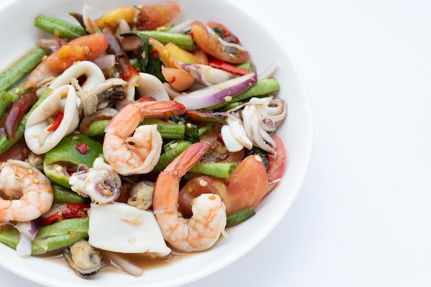Тайский острый салат с морепродуктами