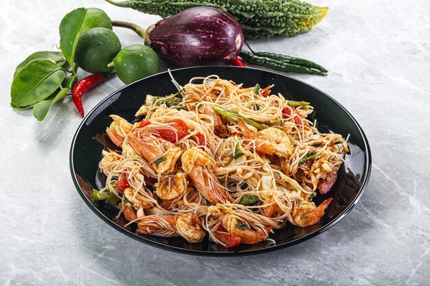 thai spicy vermicelli salad with prawns