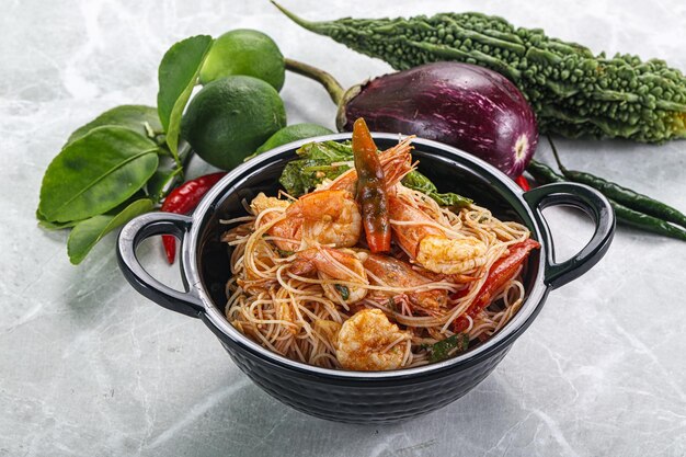 Thai spicy vermicelli salad with prawns