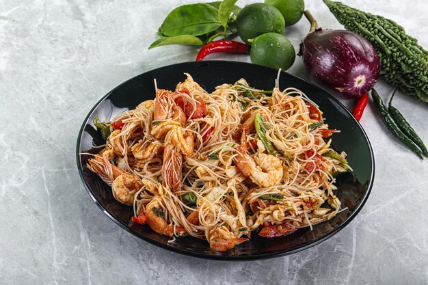 thai spicy vermicelli salad with prawns
