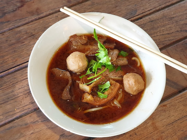 タイ風牛肉麺の煮込みスープ