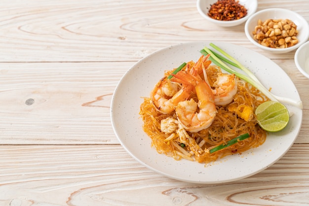 Thai stir fried vermicelli with shrimps