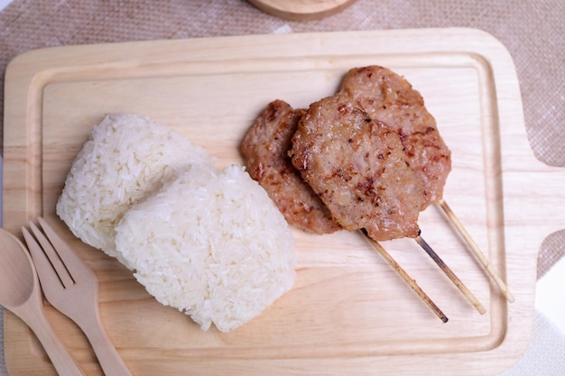 タイの屋台の食べ物焼き豚もち米