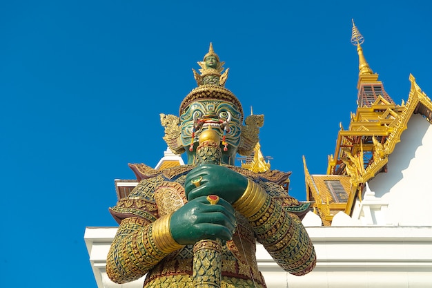 Gigante in stile thailandese presso il tempio thailandia