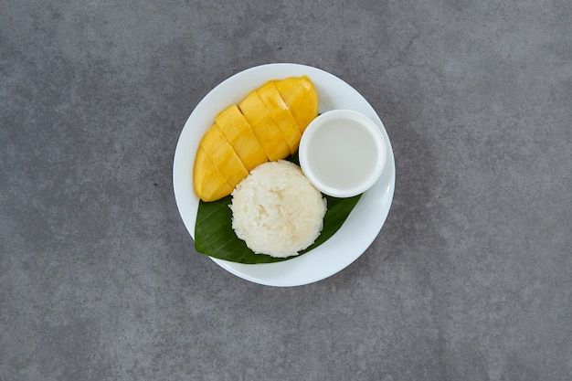 Thai sweet sticky rice with mango