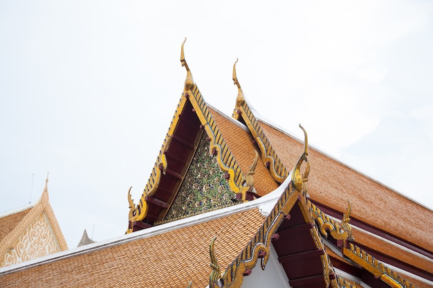 タイの寺院の屋根。