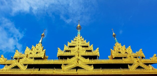 タイの寺院の屋上