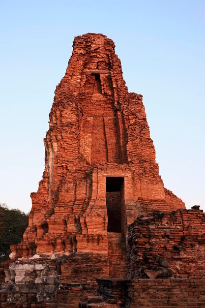 THAILAND, Ayutthaya, de ruïnes van de oude tempels van de stad