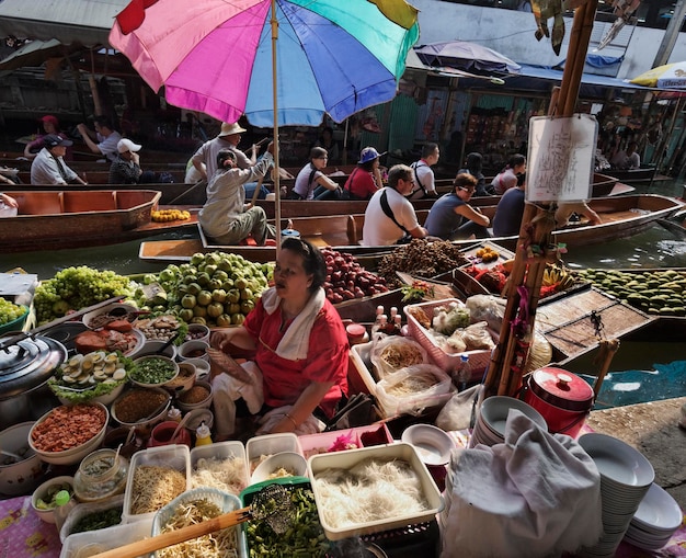 Thailand, Bangkok: 14th march 2007 - tourists at the Floating Market - EDITORIAL