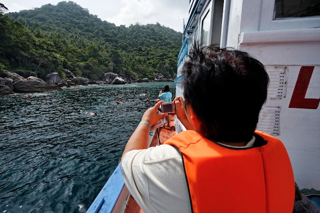 Thailand, Koh Nangyuan (Nangyuan Island), skin divers swimming