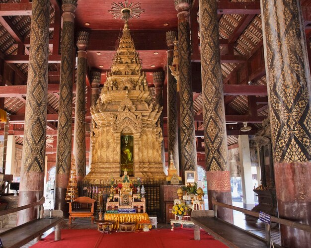 Foto thailandia, lampang, tempio di pratartlampangluang, statua di buddha