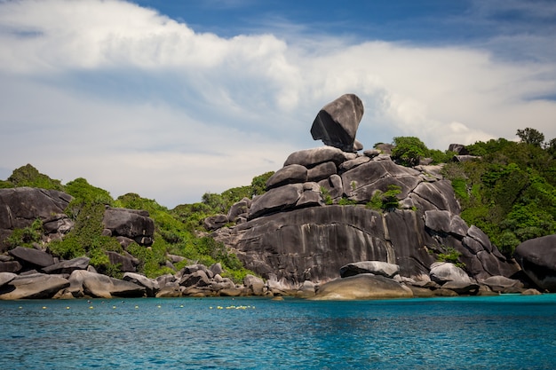 Thailand prachtige kustlijn vanaf het water