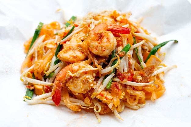 Thais eten gewokte rijstnoedels pad thai