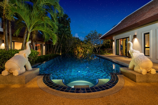 Thaise Balinese luxevilla met oneindig zwembad