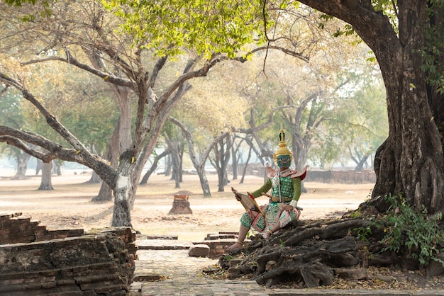 Thaise dansen in traditionele Ramayana-masker