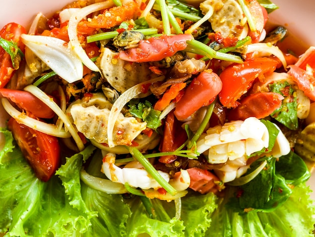 Thaise keuken Kruidige Zeevruchtensalade van Yum