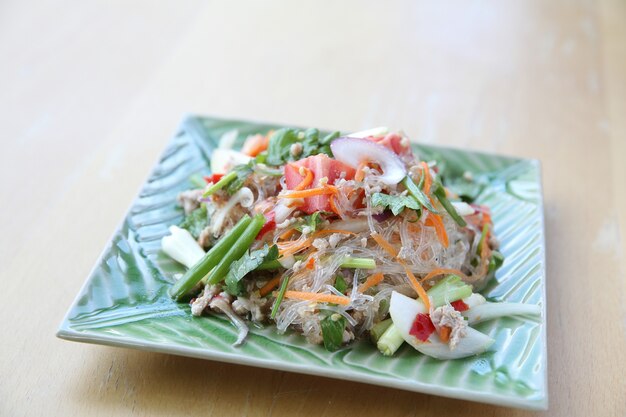 Thaise pittige gemengde salade