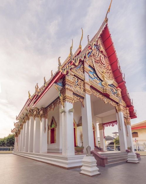 Thaise tempel in Phuket Town Wat Mongkolnimit.