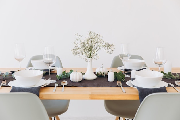 Thanksgiving tafel setting servies en decor decoratie gezinsvakantie Herfst mockup