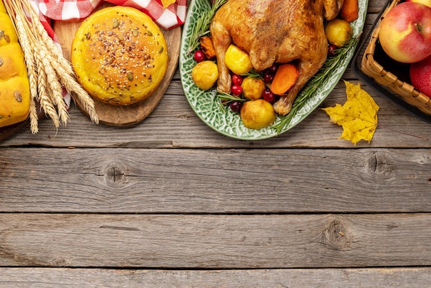 Photo thanksgiving turkey on rustic table