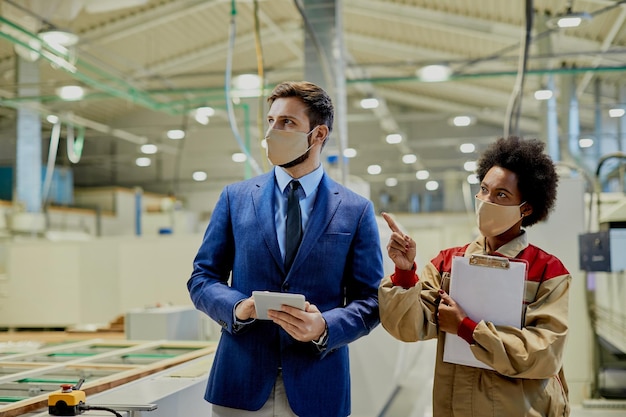 Foto in quella sezione della fabbrica abbiamo nuove macchine per la lavorazione del legno