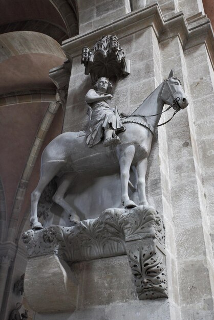 The Bamberg Horseman (Der Bamberger Reiter) - beroemd beeldhouwwerk uit de 13e eeuw, Duitsland
