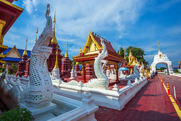 The Beautiful of Wat Pipatmongkol is een boeddhistische tempel