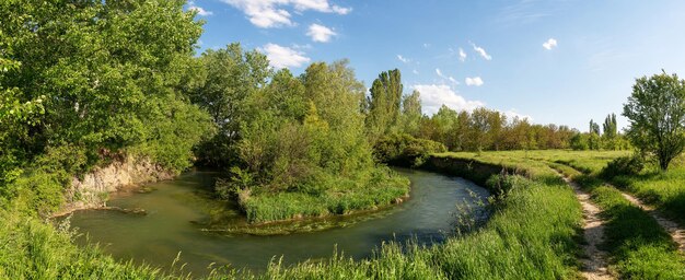 Фото Русло быстрой горной реки