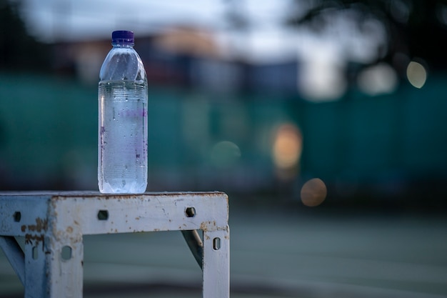 사진 챔피언의 시작, 법원 배경에 bottlel을 닫습니다.