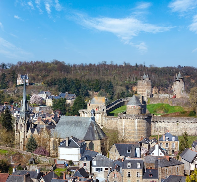 写真 シャトー・ド・フーゲレス フランス 春の景色