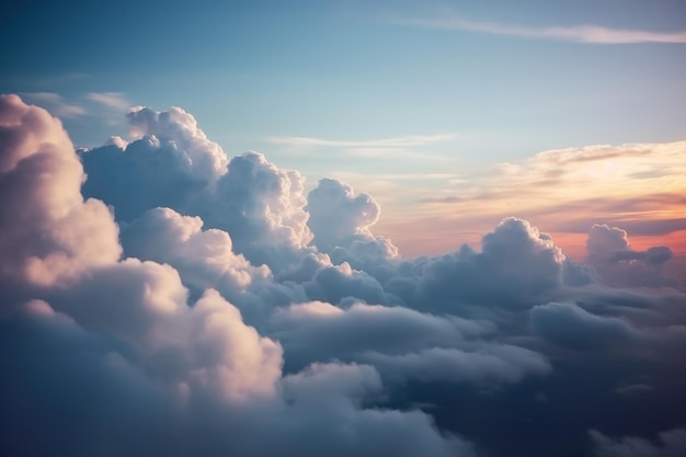 写真 日没時に飛行機の上に雲が現れる