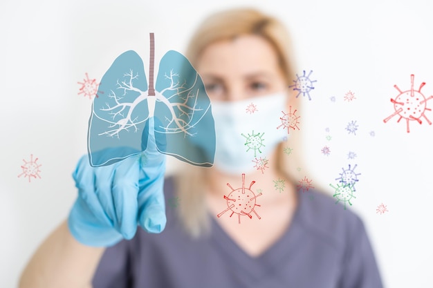 写真 医者は肺器官のシンボルを持っています。肺がん、肺炎、喘息、copd、肺高血圧症、世界禁煙デー、エコ大気汚染の認識。呼吸と胸のコンセプト。