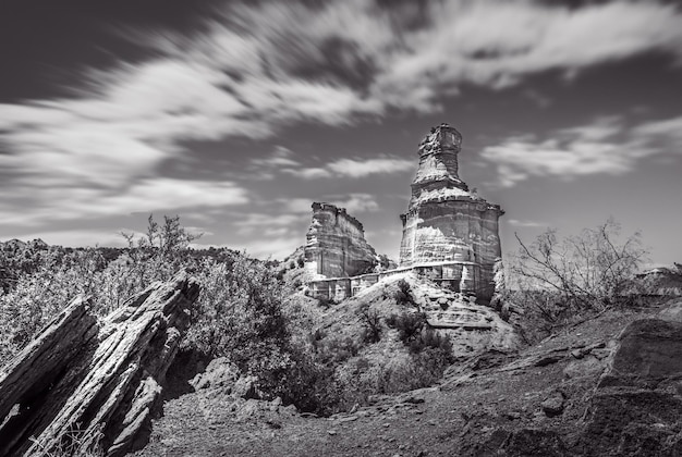 Фото Знаменитая скала-маяк в государственном парке пало-дуро-каньон, техас