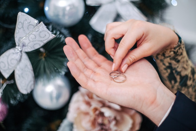 写真 男は新年の結婚を申し出た